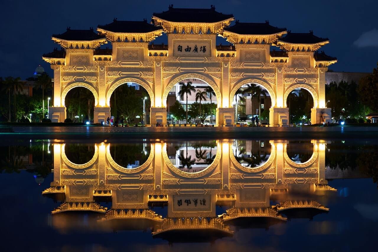 The Best Street Style Photos From Taipei Fashion Week Fall 2022