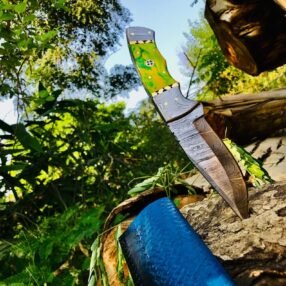 Handcrafted Damascus Steel Skinner Knife with Resin Handle