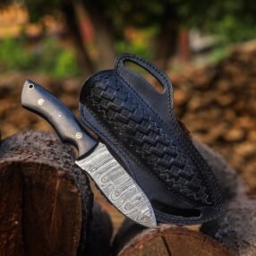 Handcrafted Damascus Steel Hunting Skinner Knife with Bull Horn Handle