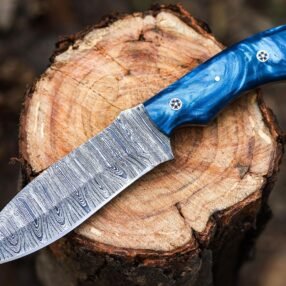 Handcrafted Damascus Steel Hunting Skinner Knife with Resin Handle